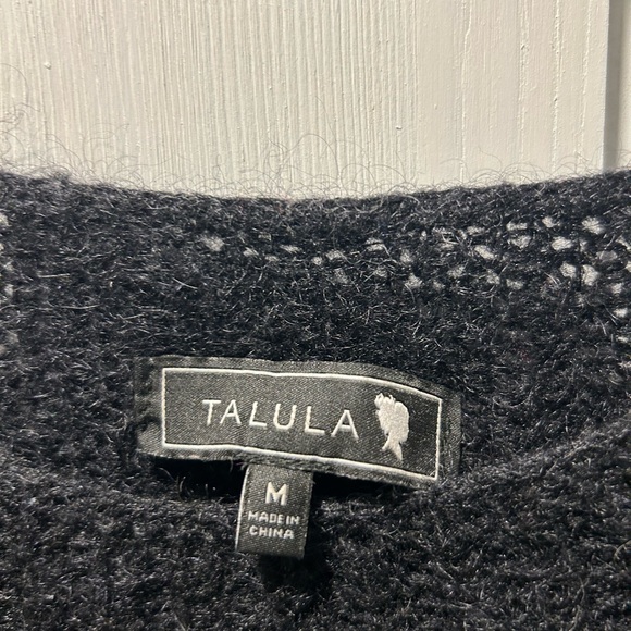 Ladie’s Talula by Aritzia Black Crew Neck Sweater Size Medium - Picture 2 of 4